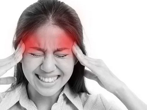 Đau đầu kèm 3 dấu hiệu này là cực kỳ nguy hiểm, phải đi cấp cứu ngay