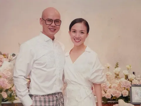 Phan Đinh Tùng kể về bức ảnh “định mệnh” với bà xã Thái Ngọc Bích trong MV lyrics Ngồi Bên Em
