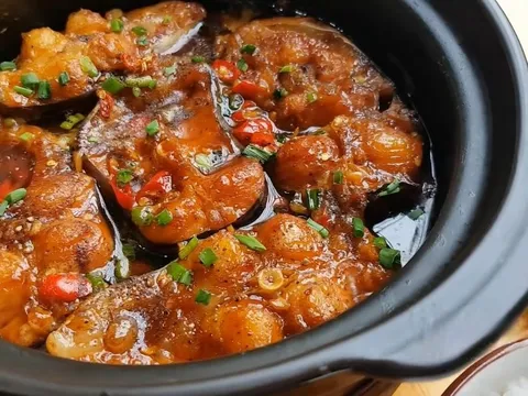 Kho cá chỉ bỏ mắm và tương thôi chưa đúng: Thả thêm loại nước này vào, cá chắc thịt hết sạch mùi tanh