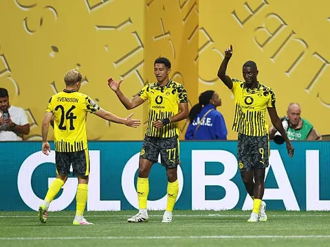 Dortmund 2-1 Monterey: Song sát lên tiếng; Lỡ hẹn "derby Bellingham"