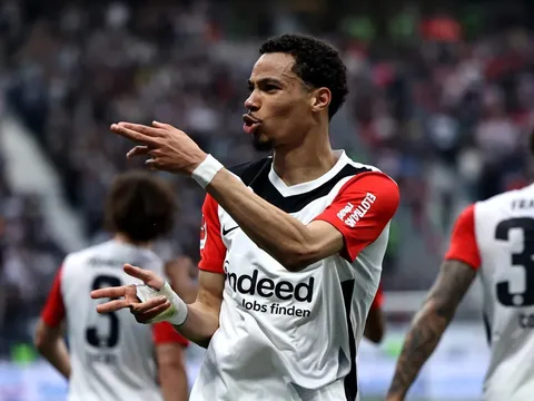 Lý do Arsenal và Liverpool nên theo đuổi Hugo Ekitike thay vì Alexander Isak