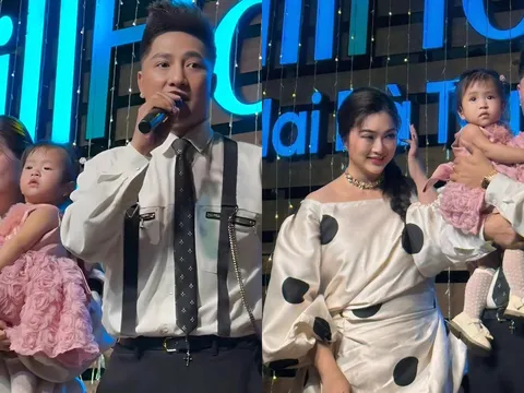 Thanh Trúc và Châu Khải Phong lần đầu công khai mối quan hệ giấu kín nhiều năm tại tiệc thôi nôi con gái