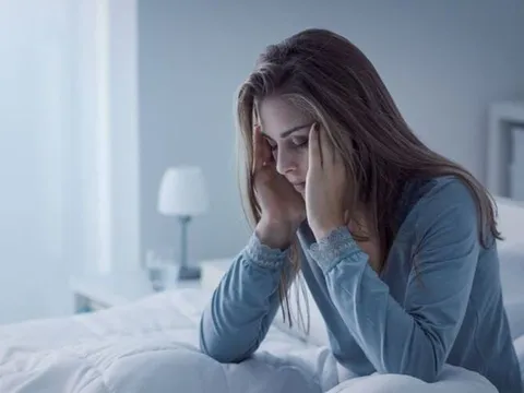 Mẹo hay đơn giản trị mất ngủ với gừng và đá viên
