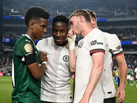 Estevao Willian tỏa sáng trước Chelsea, Palmer ca ngợi đồng đội tương lai
