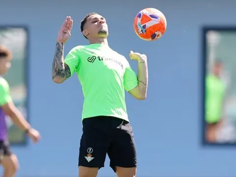 Betis kiên nhẫn chờ Antony dù thương vụ phức tạp