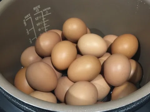 Mách bạn 2 cách luộc chín trứng mà không cần nước