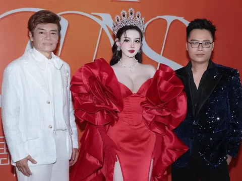 Nàng thơ xuất hiện rực rỡ trong show thời trang của NTK Nguyễn Minh Tuấn tại Bắc Kinh