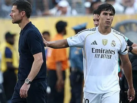Real đối đầu PSG, Xabi Alonso nên chọn Garcia hay Mbappe?