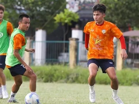 Hồng Lĩnh Hà Tĩnh đôn 9 cầu thủ trẻ lên đội 1