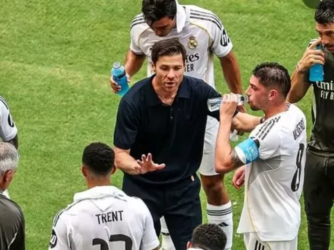 Valverde – Alexander-Arnold: Tấm lá chắn của Real trước PSG
