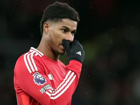 "Poster Boy" bị ruồng bỏ: Rashford mất số 10, tập một mình tại Carrington