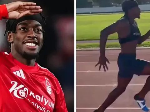 Elanga khoe tài chạy 100m khiến CĐV Newcastle trầm trồ