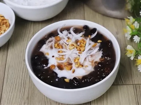 Nấu chè đỗ đen chỉ bỏ nước vào đường thôi là dại: Làm thêm bước này đỗ bở tung rút ngắn thời gian