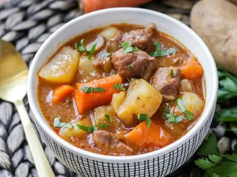 Cách nấu thịt bò sốt vang nhanh nhừ