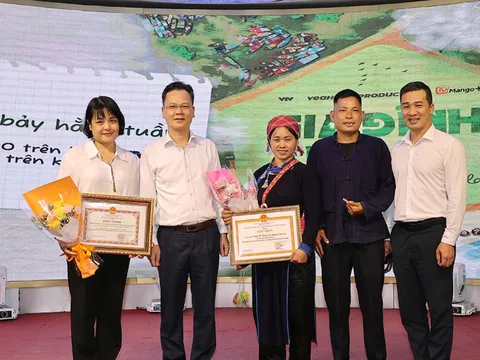 Tập đoàn YeaH1 và chương trình “Gia Đình Haha” nhận Bằng khen từ tỉnh Lào Cai vì những đóng góp phát triển du lịch