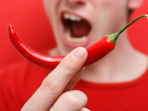 Ăn phải thực phẩm quá cay, cứu ngay khoang miệng "nóng bỏng" bằng cách này