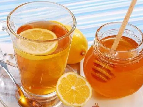 Nước chanh mật ong mang lại nhiều lợi ích cho cho thể nhưng có 6 nhóm người không nên uống