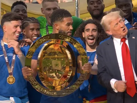 Phản ứng khó đỡ của Donald Trump tại chung kết Club World Cup khi bị yêu cầu rời bục