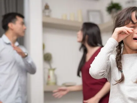 Tôi hận bởi bố mẹ nói "không ly hôn là vì các con", ước gì họ đã không làm vậy