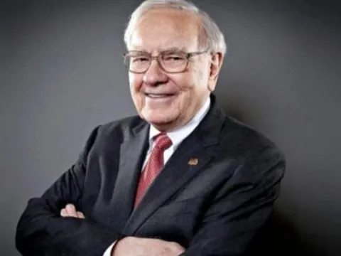 Warren Buffett chỉ ra 5 sai lầm chi tiêu khiến người trẻ mãi không giàu nổi