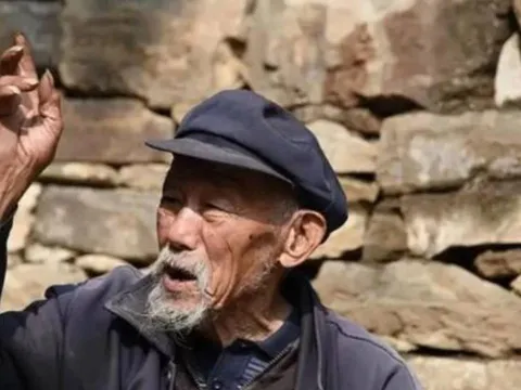 Người có phúc lông hai chân, người vô phúc hai chân lông" nghĩa là gì? Giải mã câu nói xưa đầy ẩn ý