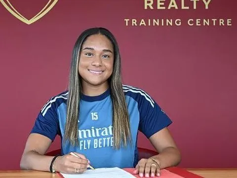CHÍNH THỨC: Arsenal chiêu mộ Olivia Smith với mức phí kỷ lục thế giới