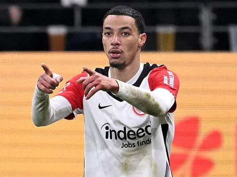 Không phải phương án B, Ekitike là chữ ký trong mơ của Liverpool