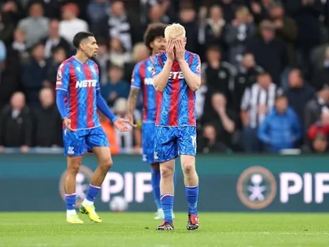Cay đắng Crystal Palace, lỡ hẹn Europa League vì không kiểm tra email