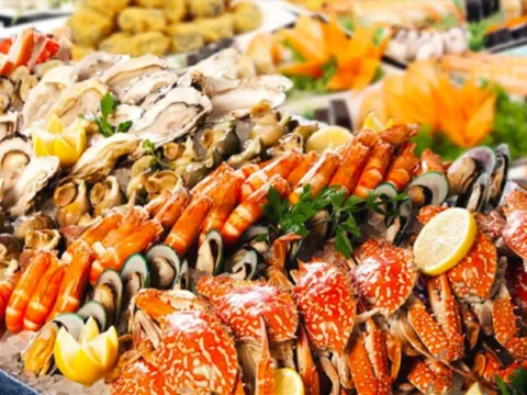 Hải sản ngon miệng nhưng cực độc: Bác sĩ cảnh báo 4 sai lầm dễ khiến bạn nhập viện
