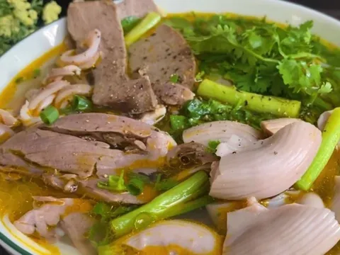 Ăn sáng món phở lòng 2 người tử vong, nhiều người phải cấp cứu