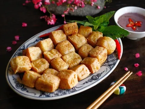 Rán đậu cứ thêm 1 bước, đậu vàng giòn, không lo dính chảo