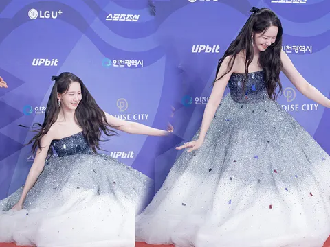 Siêu thảm đỏ Rồng Xanh 2025: Yoona chiếm spotlight với cú ngã được truyền thông ca tụng "tuyệt đối điện ảnh"