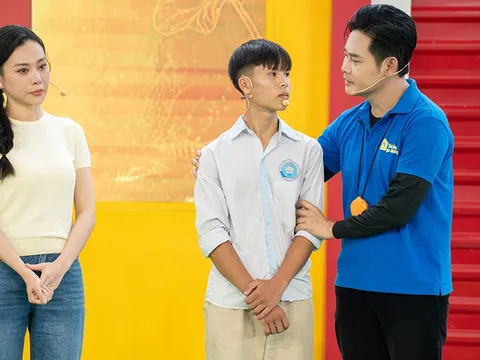 Cậu bé 17 tuổi mất mẹ, một mình chăm sóc bà ngoại 90 tuổi khiến nhiều người xót xa