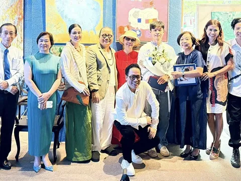 MC Tùng Leo lần đầu làm đạo diễn triển lãm nội thất đầu tay cùng kiến trúc sư Naomi Thủy Nguyễn