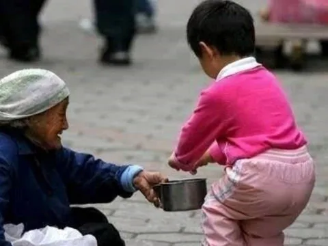 Tổ tiên nhắc nhở: Người mở miệng nói câu này, cả đời nghèo khổ, lận đận mãi không ngóc đầu lên