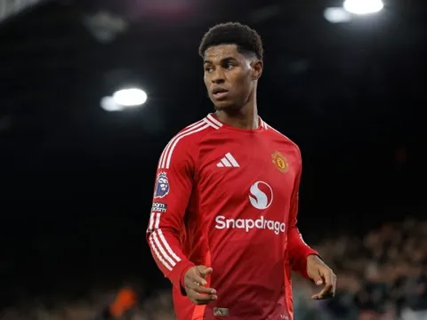 Rio Ferdinand: 'Rashford chơi ở đâu trong đội hình Barca?'