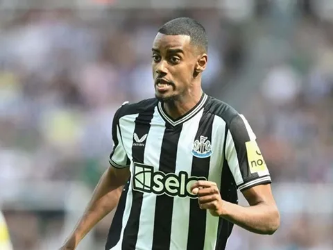 Từ Isak đến thị trường chuyển nhượng: Bài học Liverpool dạy cho Newcastle