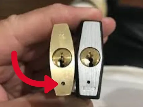 Các ổ khóa đều có 1-2 lỗ nhỏ, để làm gì? Rất nhiều người chưa biết dùng chúng