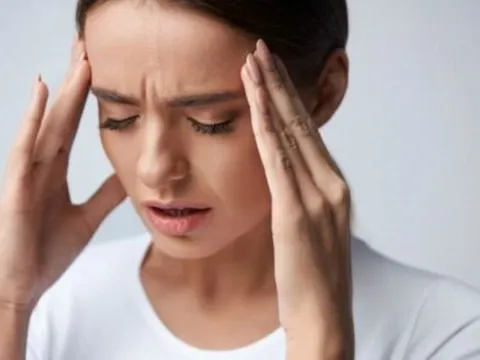 Mùa hè nóng nực, nếu đổ mồ hôi kèm theo 4 dấu hiệu bất thường, bạn nên cảnh giác