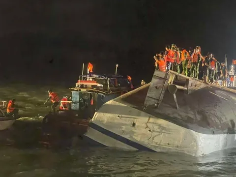 Nóng: Cập nhật vụ lật tàu trên Vịnh Hạ Long tới 21h hôm nay, con số tử vong tăng mạnh