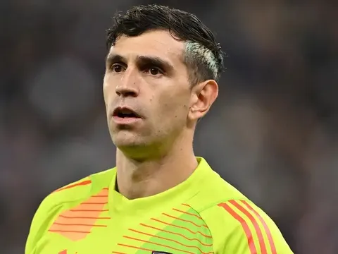 Aston Villa khó hiểu khi MU "dám" hỏi mượn Martinez
