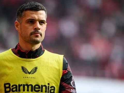 Ten Hag tuyên bố giữ Xhaka bất chấp thỏa thuận với Sunderland