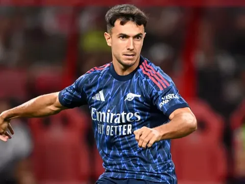 Martin Zubimendi chinh phục CĐV Arsenal chỉ sau 45 phút ra mắt