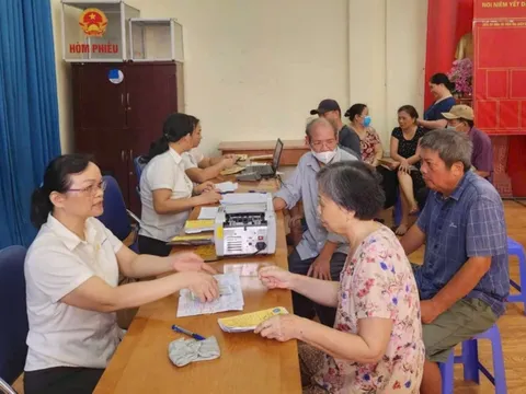Người từ 70 tuổi trở lên thuộc hộ nghèo được nhận trợ cấp hưu trí xã hội