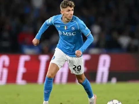 CHÍNH THỨC! Jesper Lindstrom gia nhập Wolfsburg từ Napoli sau mùa giải cho mượn tại Everton
