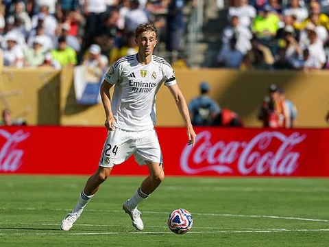 Real Madrid tìm thấy "trung vệ của kỷ nguyên mới"