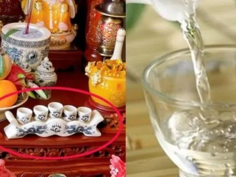 Đặt nước cúng trên bàn thờ ngày mùng 1: Nên dùng nước lã hay nước sôi mới đúng?