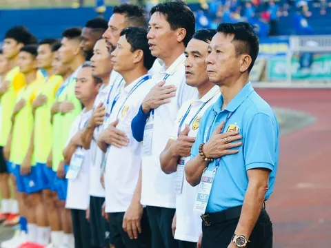 HLV Văn Sỹ Sơn đau xót khi biết tin CLB Quảng Nam có nguy cơ giải tán