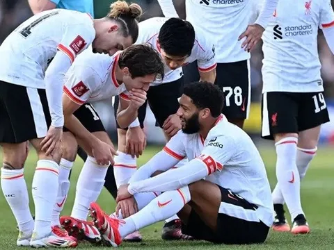 Thua Milan, Liverpool đón thêm tin dữ ở hàng thủ