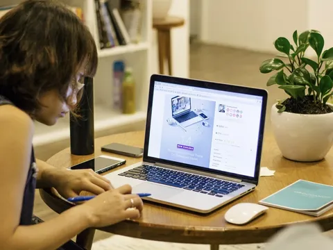 Facebook của người EQ thấp có 5 kiểu caption này, số 1 là rõ nhất